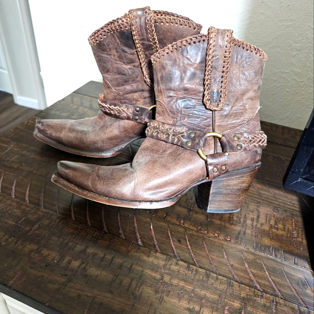 Ladies Cleo and Wolf Bootie